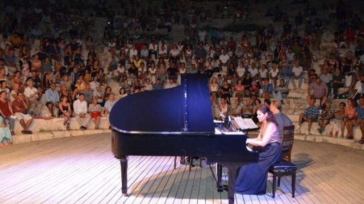 Kaşta klasik müzik tınıları coşkusu