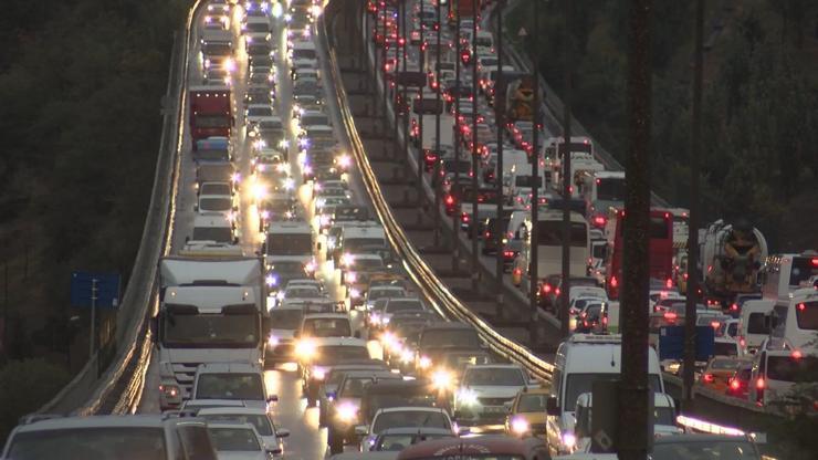 İstanbul trafiğinde son durum: Yüzde 80e ulaştı