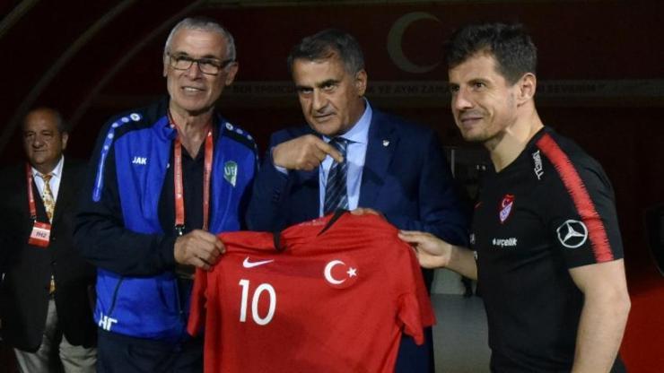 Hector Cuper ile yollar ayrıldı