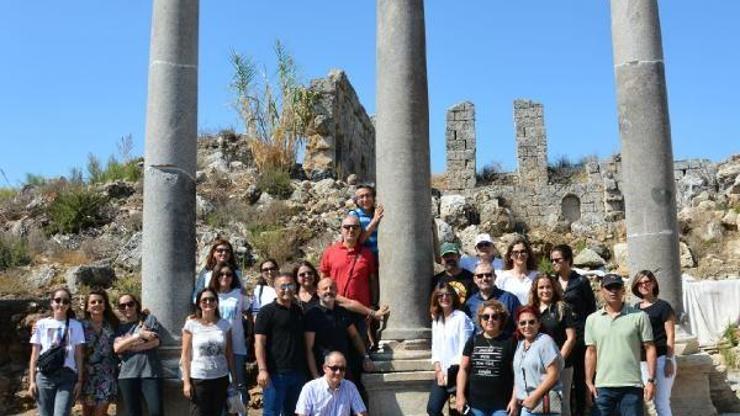 Perge Antik Kentinde 52 sütun ayağa kaldırıldı