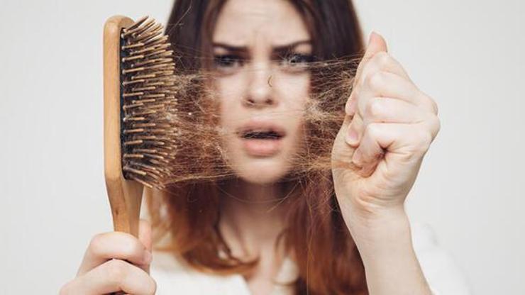 Hormonal değişiklikler saç dökülmesini tetikliyor