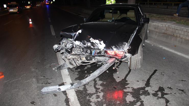 Hurdaya dönen lüks otomobilin sürücüsü çıkmayınca polis soruşturma başlattı