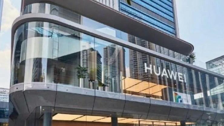 Huaweiin yeni mağazası büyük ilgi gördü