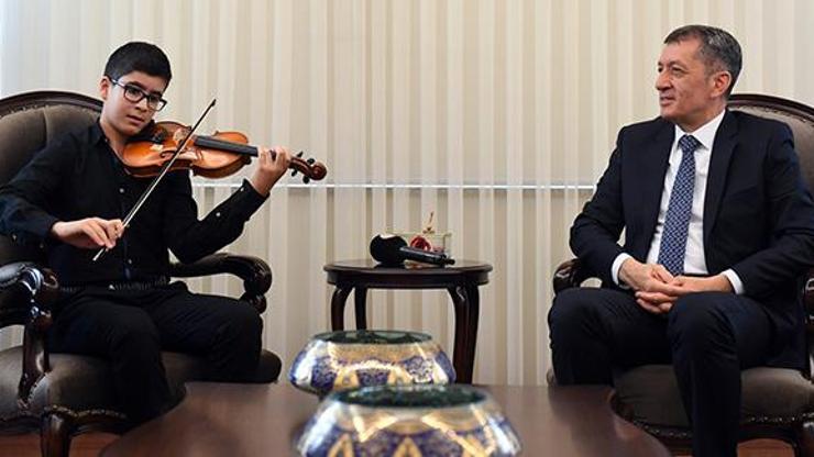 Mozart ödüllü Ali, kemanıyla yaşıtlarına ilham verdi