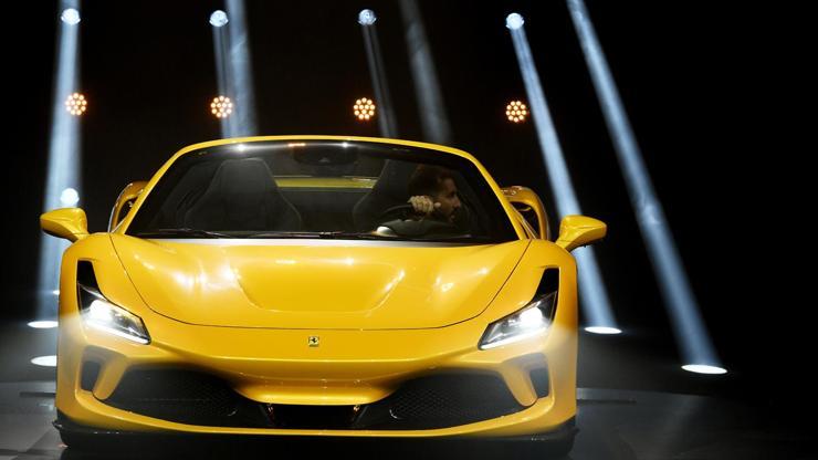 Ferrariden F8 Spider sürprizi