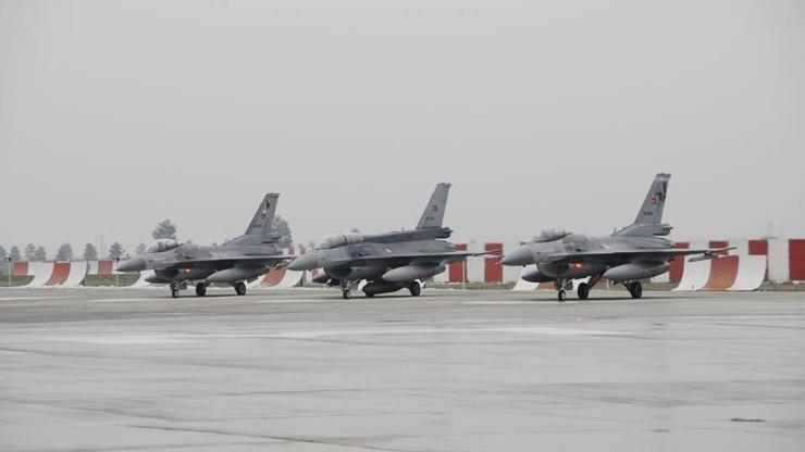 Diyarbakır 8’inci Ana Jet Üs Komutanlığında hareketlilik... Tüm izinler kaldırıldı, askerler operasyona hazır şekilde bekliyor