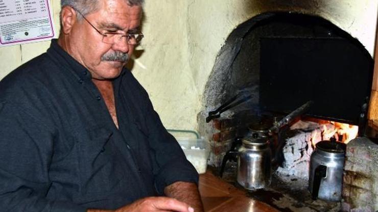 Odun ateşi ve kaynak suyuyla pişen çayın tadına doyulmuyor