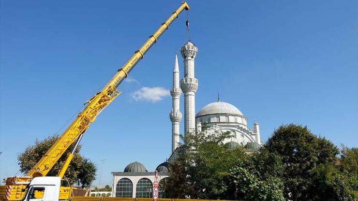 Avcılardaki cami minaraesi sökülüyor