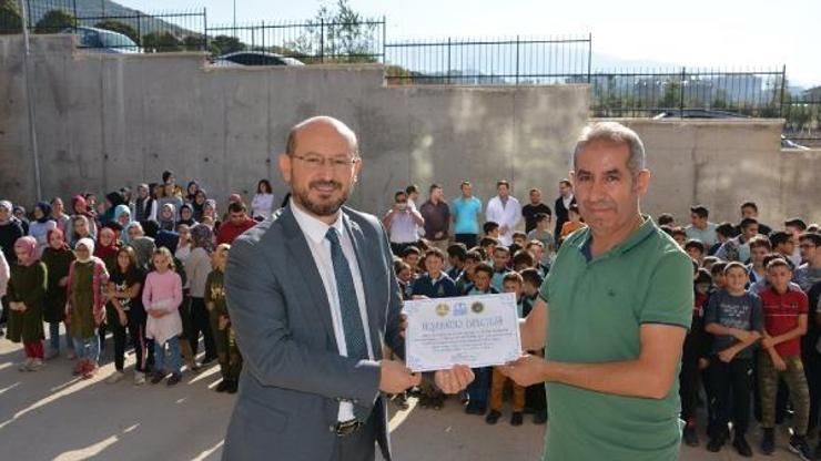 Niksar’da 330 kilo atık pil toplayan okula ödül