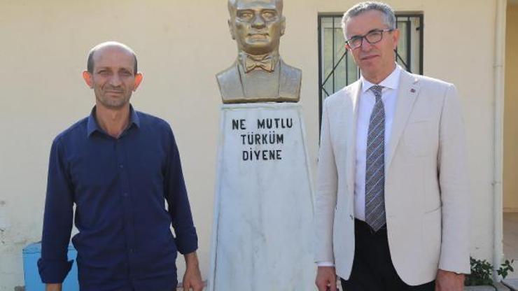 Zarar gören Atatürk büstü onarıldı