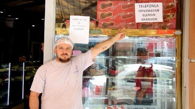Hataylı işletmeci, telefonla oynamayan eleman arıyor