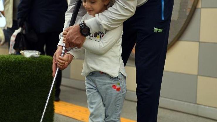 Bursa’da metro istasyonunda mini golf etkinliği