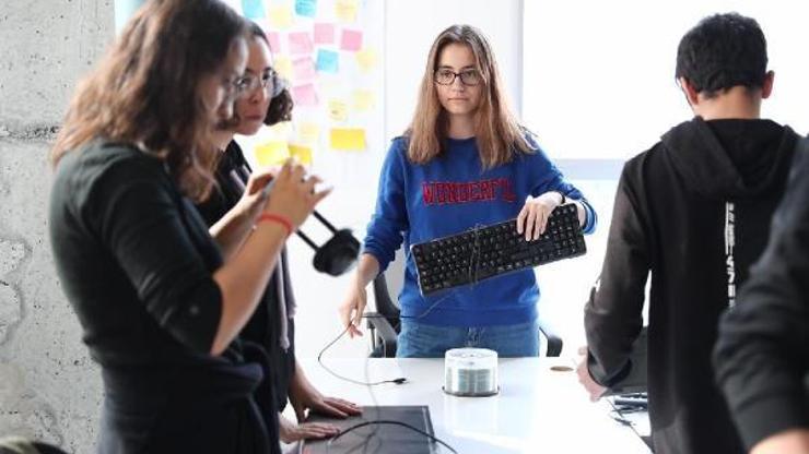 Elektronik atıklar sanat eseri oldu