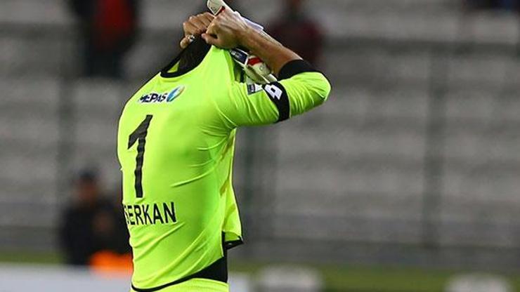 Serkan Kırıntılı Türk futbol tarihinin en erken kırmızı kartını gördü