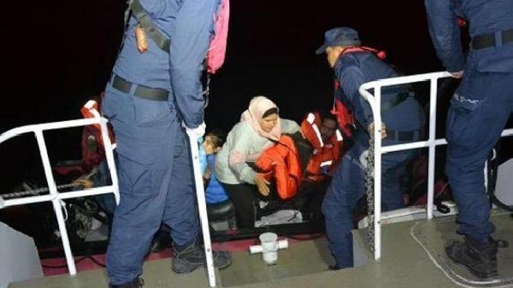Dikilide 12 kaçak göçmen yakalandı