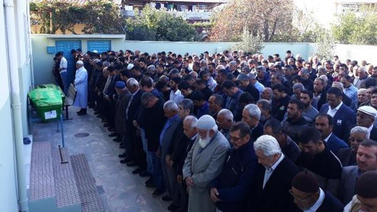 Kazada ölen kuzenler yanyana toprağa verildi