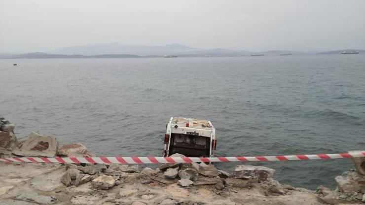 Çöp kamyonu denize uçtu