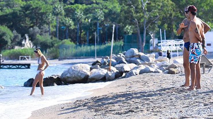Antalya sahilleri ara tatilde hareketlendi