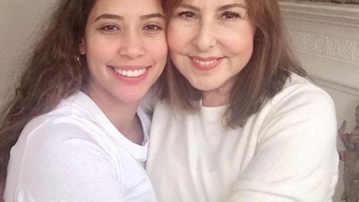Nilüfer, kızı Ayşe Nazlı ile hasret giderdi