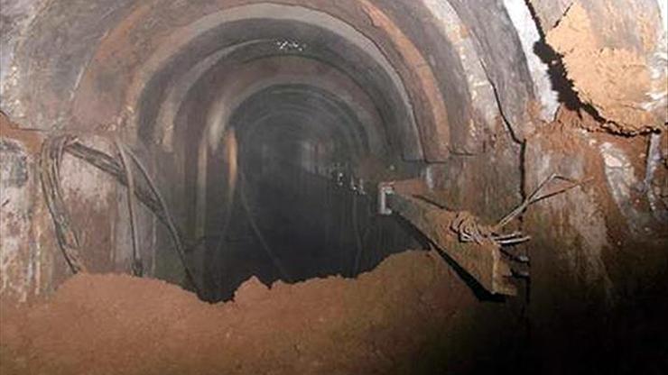 Çöken tünelin enkazında mahsur kaldılar