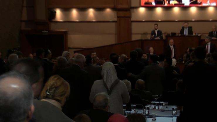 İBB Meclisinde gerginlik