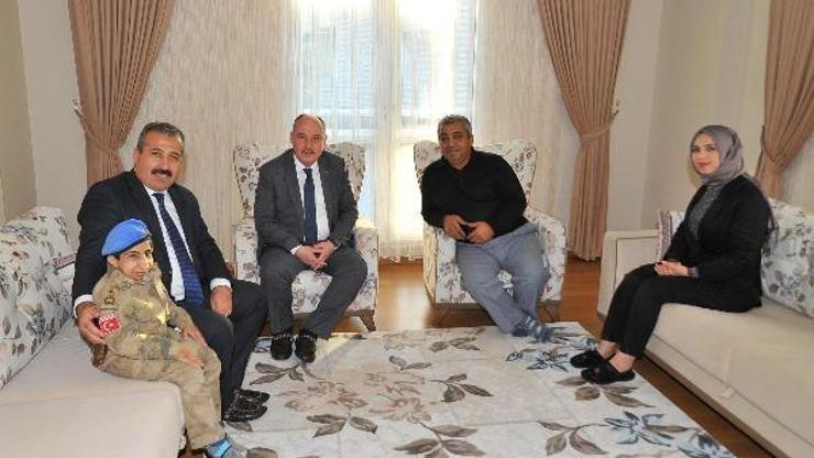 Vali Coşkundan engellilere ziyaret
