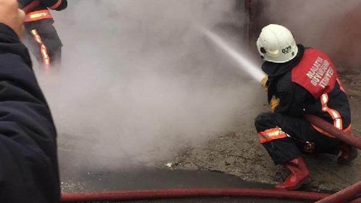 İşyerinde çıkan yangını itfaiye söndürdü