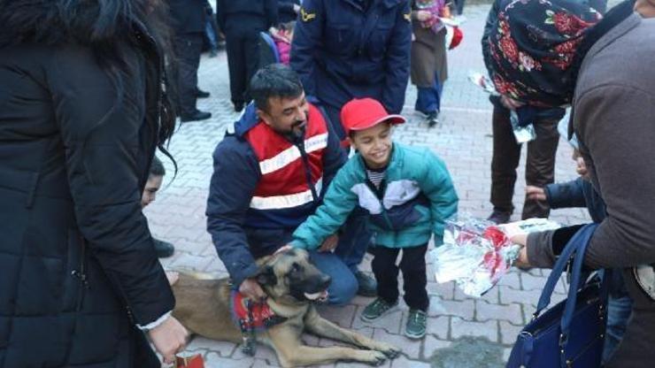 Jandarmadan engelli çocuklara anlamlı ziyaret