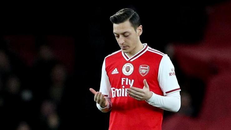Arsene Wengerden Mesut Özile destek