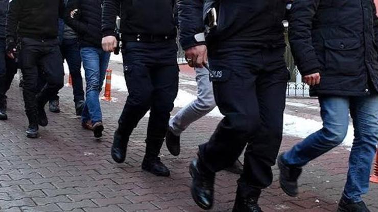 Yaşlı kadının ellerini bağlayıp altınlarını çalan şüpheliler yakalandı