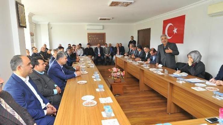 Vali Coşkun, merkez köy muhtarlarını dinledi
