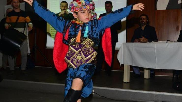 Oyunlarla, türkülerle, çalgılarla zeybeklik işlendi