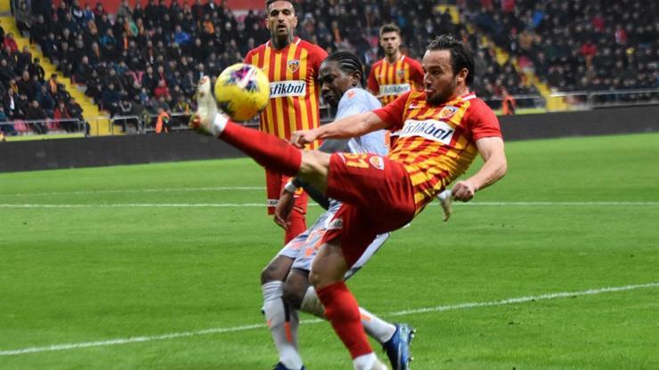 Başakşehir Kayseride 4 golle kazandı