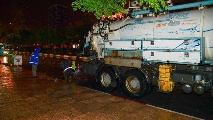 Büyükşehir, sel uyarısı sonrası harekete geçti