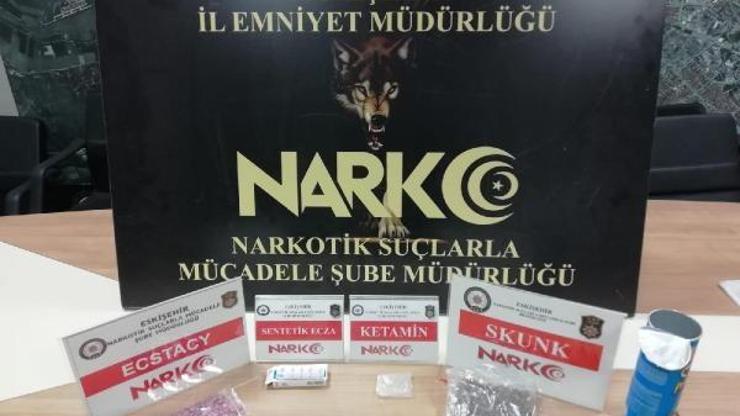 Uyuşturucu hapları cips kutusuna gizlemiş