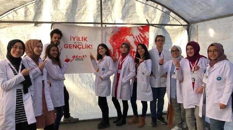Tıp fakültesi öğrencilerinden sağlık sokağı etkinliği