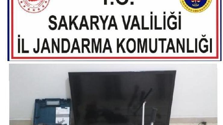 Yazlık evlere giren hırsızlar yakalandı