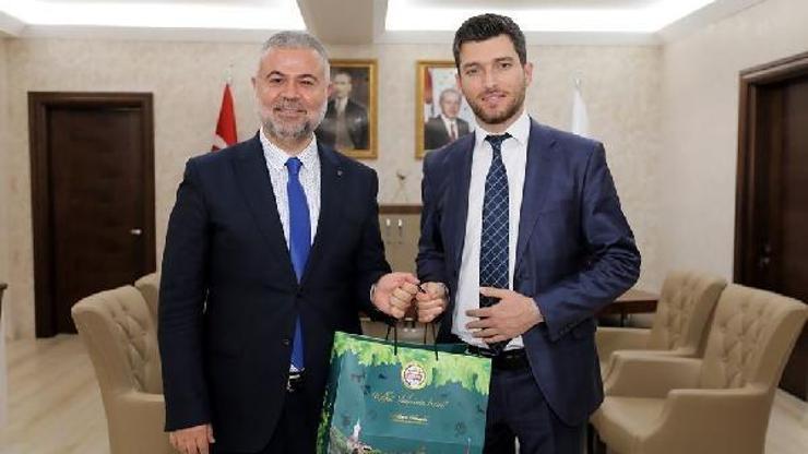 Rektör Şahin: Biz hizmet için buradayız