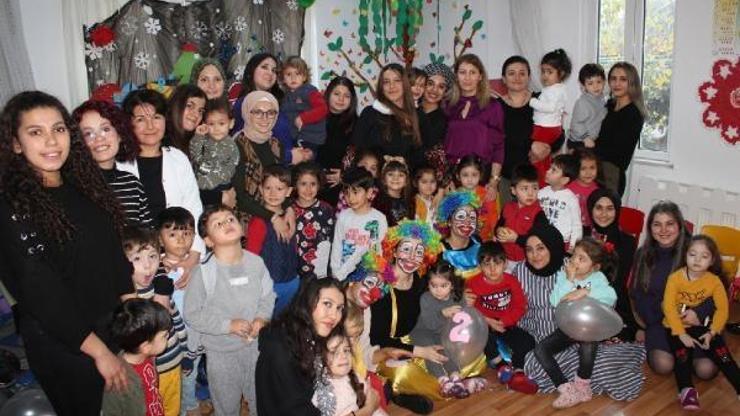 Üniversitelilerden anasınıfı öğrencilerine İngilizce eğitimi