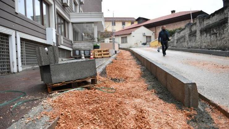 Çekirge Mahallesinde kaldırımlar genişliyor