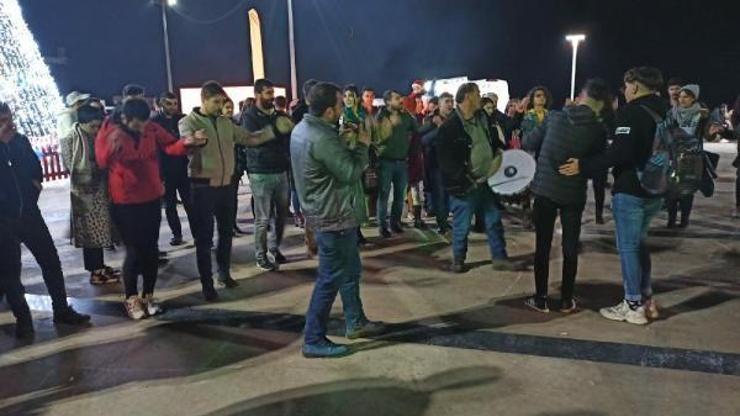 Mersinde davullu zurnalı yılbaşı kutlaması