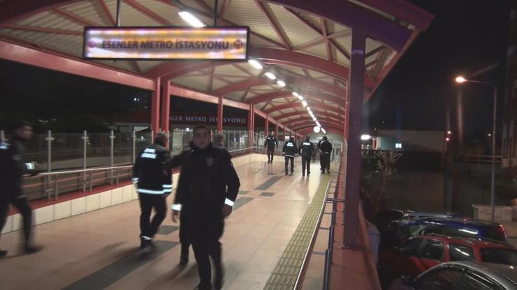 Metroda çıkan tartışmada 2 kişi bıçaklandı