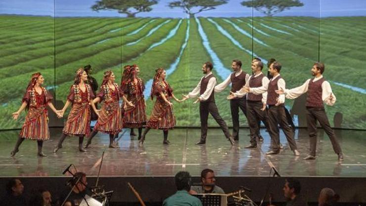 Orkestra eşliğinde türküler ve dans