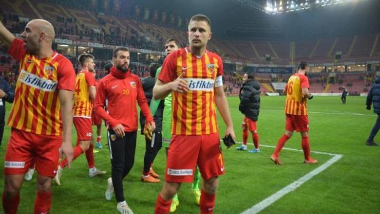 Artem Kravest Kayserisporda kaldı