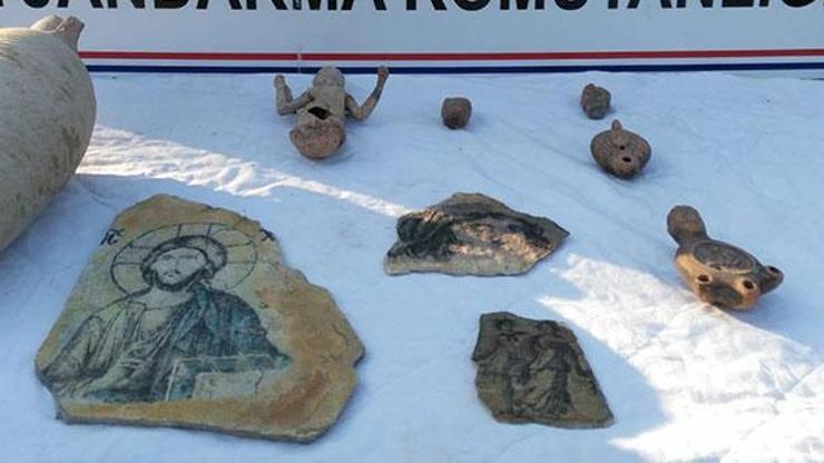 İzmirde tarihi eser operasyonu: Yakalandı