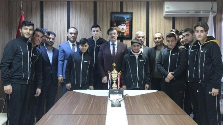 Özel sporculardan Dülgere ziyaret