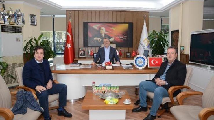 Efsane futbolcu Ali Gültiken, Karacabey Belediyesini ziyaret etti