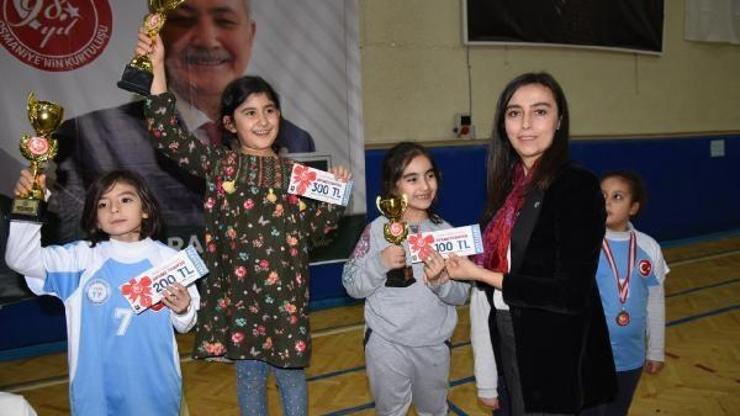 Satranç şampiyonları ödüllendirildi