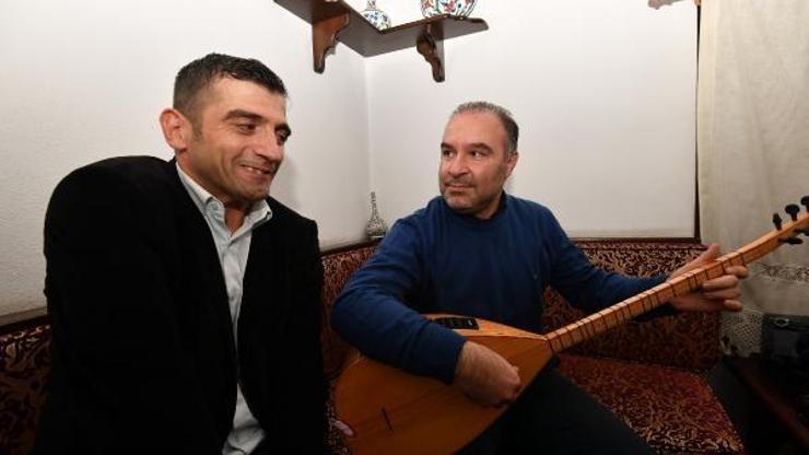 Hayatındaki engelleri müzikle aşıyor