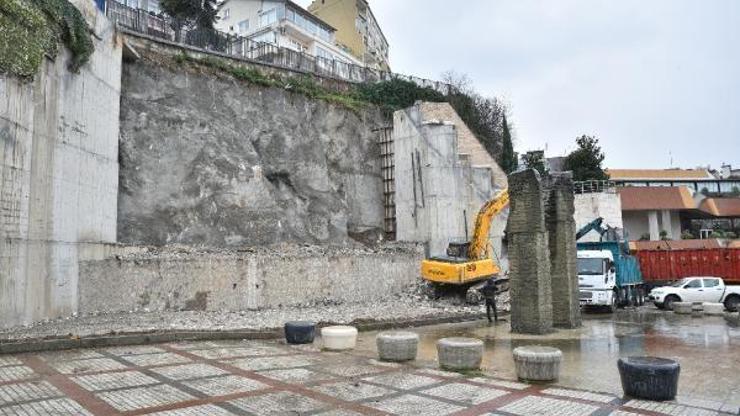 Altıparmak Caddesindeki yapay şelale kaldırıldı